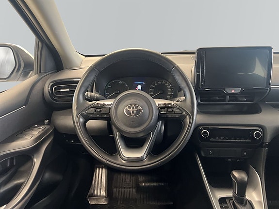 Toyota Yaris 9 of 16