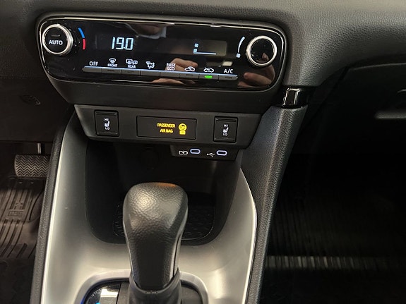 Toyota Yaris 15 of 16