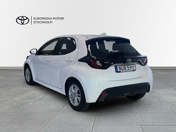 Toyota Yaris 2 of 16