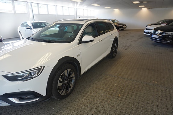 Opel Insignia Country Tourer 2 of 5