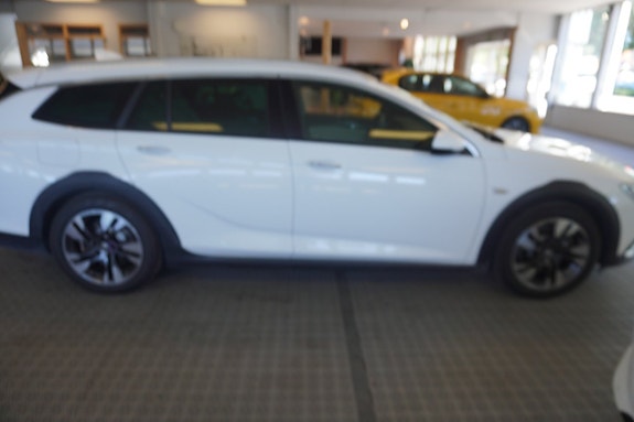 Opel Insignia Country Tourer 3 of 5