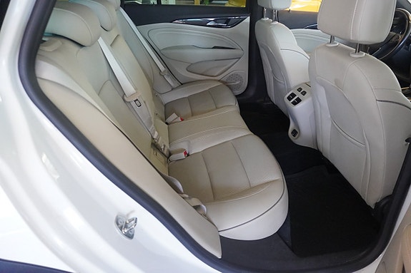 Opel Insignia Country Tourer 6 of 9