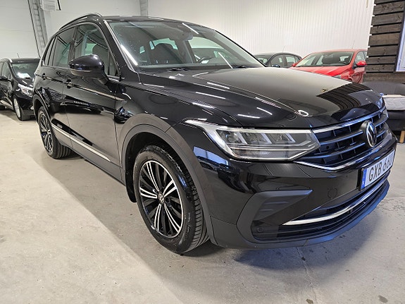Volkswagen Tiguan 2 of 5