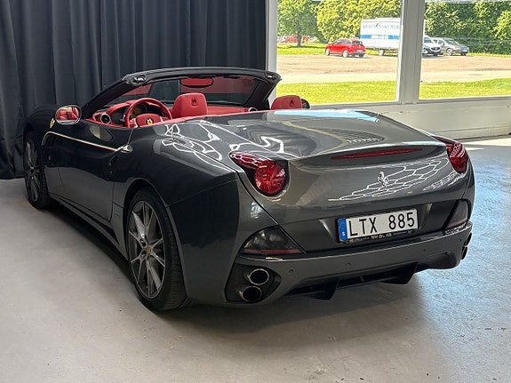 Ferrari California 3 of 5