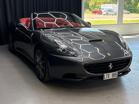 Ferrari California 2 of 5