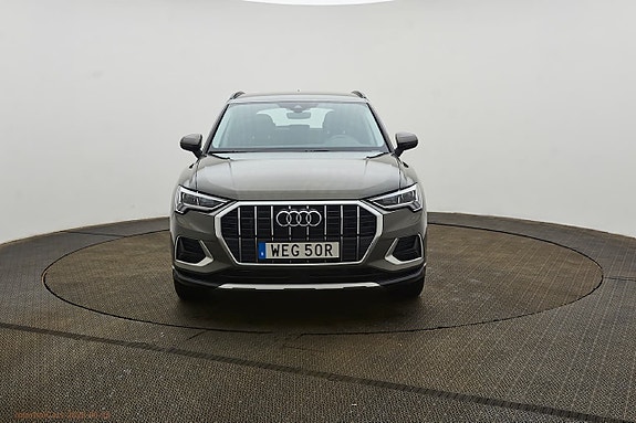 Audi Q3 3 of 5