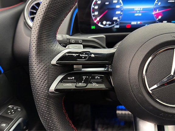 Mercedes-Benz GLB200 16 of 30
