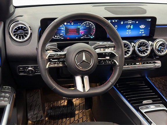 Mercedes-Benz GLB200 15 of 30