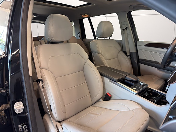 Mercedes-Benz GL350 9 of 24