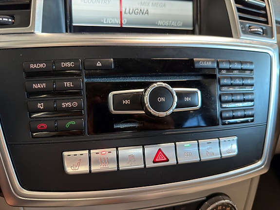 Mercedes-Benz GL350 15 of 24