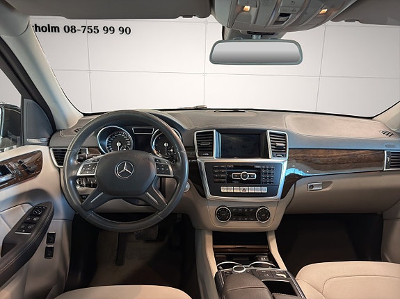 Mercedes-Benz GL350 11 of 24