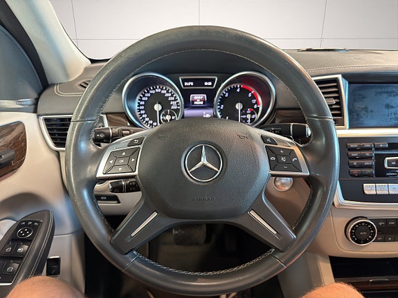 Mercedes-Benz GL350 10 of 24