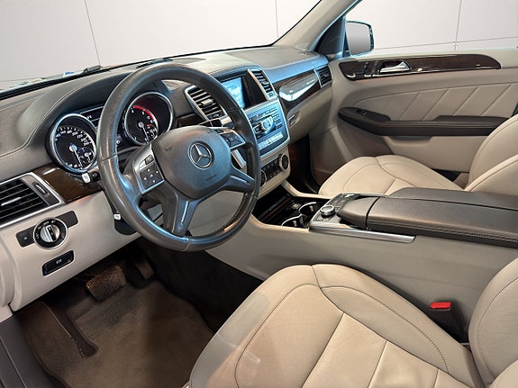 Mercedes-Benz GL350 8 of 24