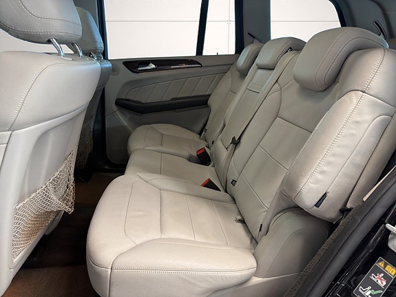Mercedes-Benz GL350 13 of 24