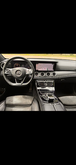 Mercedes-Benz E220 5 of 8