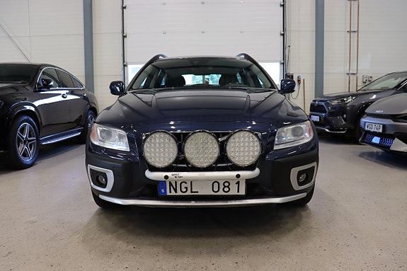 Volvo XC70 2 of 5
