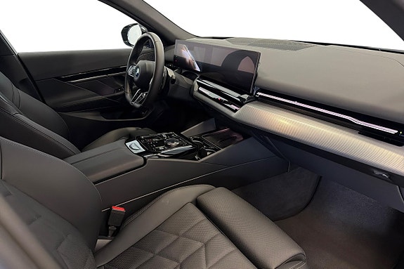 BMW 530e 13 of 24