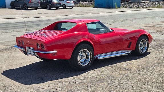 Chevrolet Corvette 4 of 5