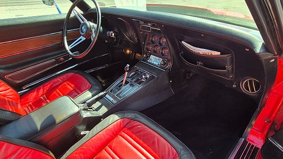 Chevrolet Corvette 10 of 16