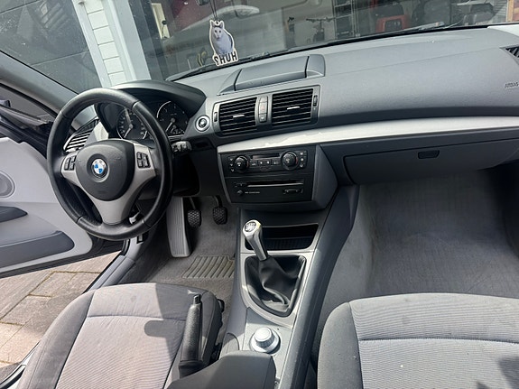 BMW 118d 4 of 6