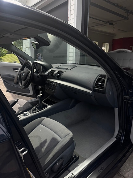 BMW 118d 2 of 6