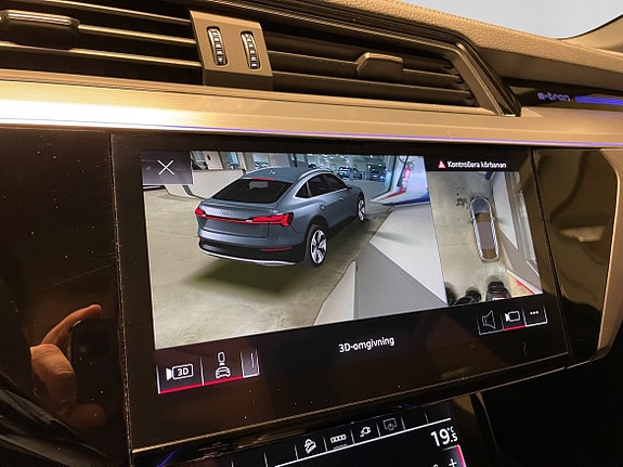 Audi e-tron 17 of 21