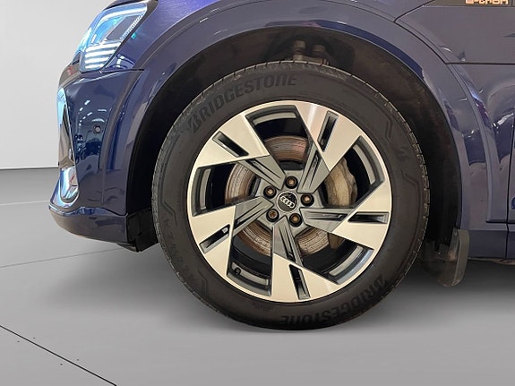 Audi e-tron 10 of 21