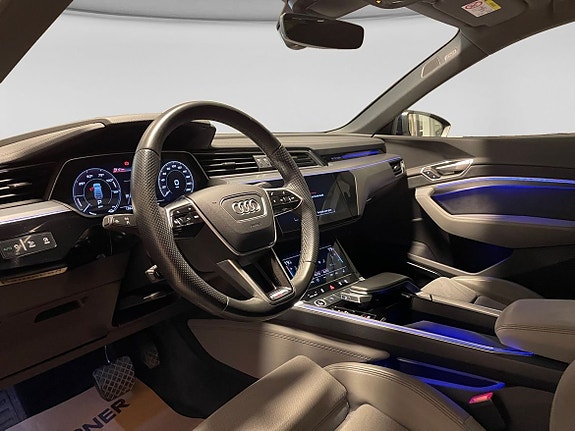 Audi e-tron 4 of 21
