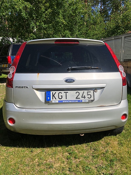 Ford Fiesta 2 of 3