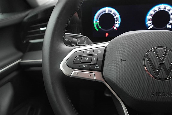 Volkswagen Passat 12 of 26