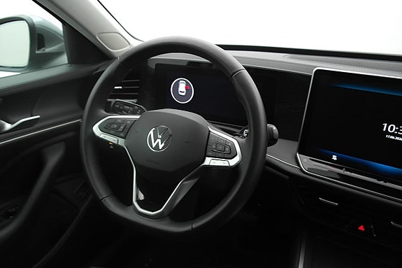 Volkswagen Passat 10 of 26