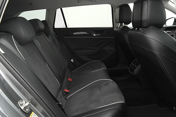 Volkswagen Passat 21 of 26
