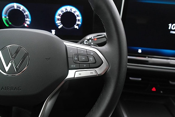 Volkswagen Passat 13 of 26