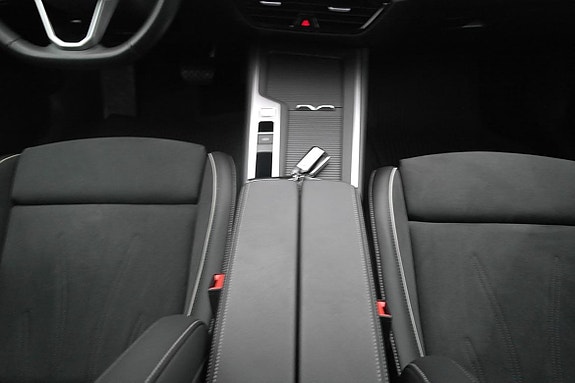 Volkswagen Passat 9 of 26