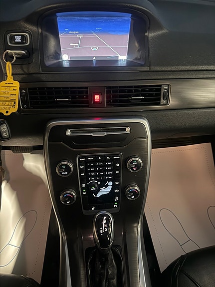 Volvo XC70 13 of 15