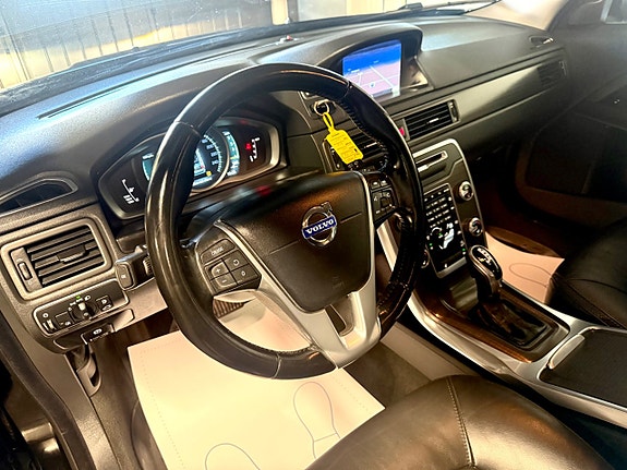 Volvo XC70 9 of 15