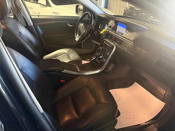 Volvo XC70 11 of 15