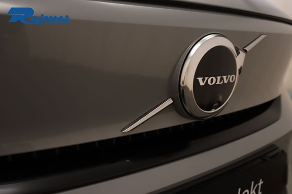 Volvo EX40 21 of 24