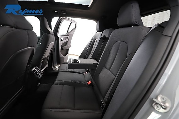 Volvo EX40 9 of 24