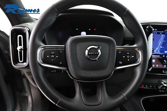 Volvo EX40 13 of 24