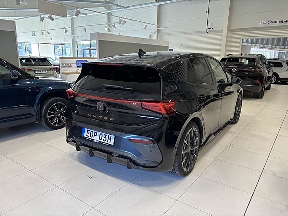 Cupra Born 2 of 5