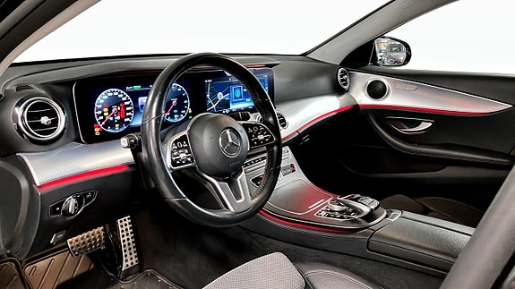 Mercedes-Benz E300 de 4 of 5