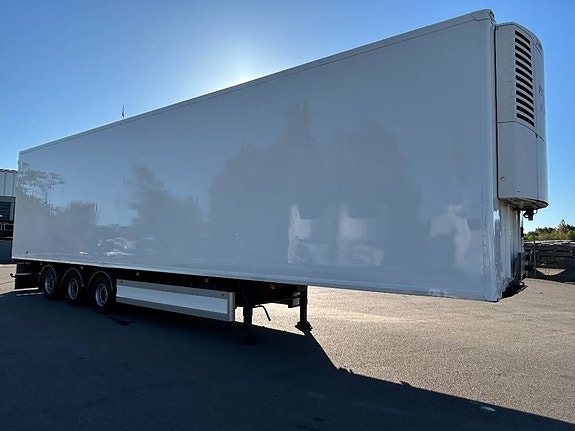 VAK Lättisolerad Skåptrailer öppningsbar sida DMC590 8 of 9