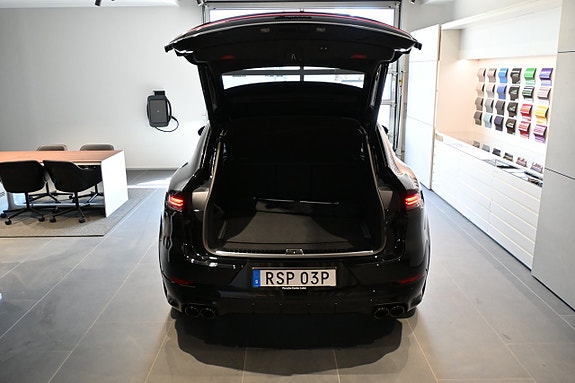 Porsche Cayenne 12 of 26