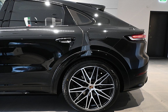 Porsche Cayenne 7 of 26