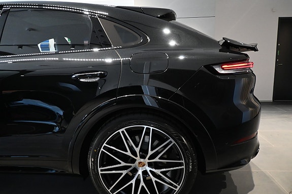 Porsche Cayenne 8 of 26