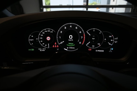 Porsche Cayenne 20 of 26