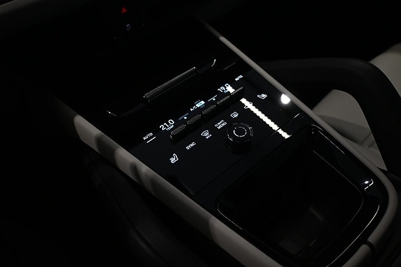 Porsche Cayenne 22 of 26