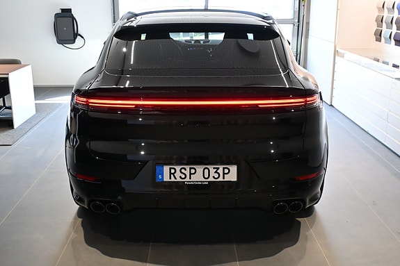 Porsche Cayenne 10 of 26