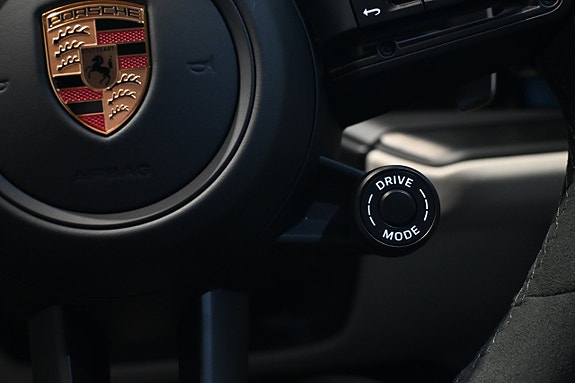 Porsche Cayenne 19 of 26